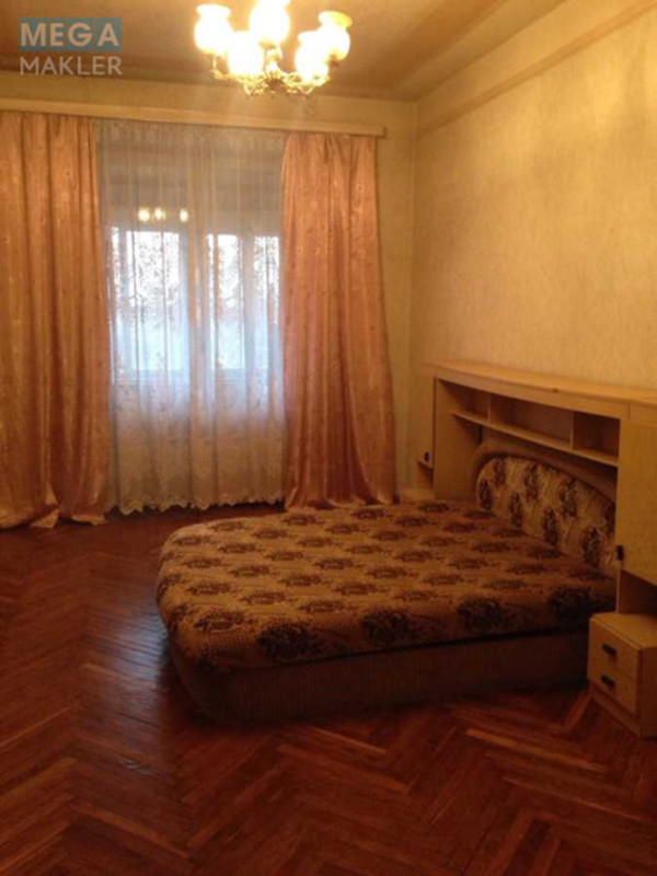 Продаж 3 кімнатної квартири (70,1/44/8,3), 5 пов. 5 пов. будинку, <a class="location-link" href="/kiev/" title="Недвижимость Київ">Київ</a>, <a class="location-link" href="/kiev/solomenskij/" title="Недвижимость Солом'янський район">Солом'янський р-н</a>, Питерская ул., 6 (изображение 4)