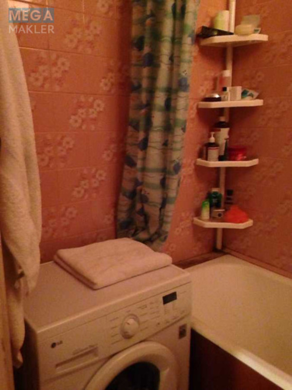 Продаж 3 кімнатної квартири (70,1/44/8,3), 5 пов. 5 пов. будинку, <a class="location-link" href="/kiev/" title="Недвижимость Київ">Київ</a>, <a class="location-link" href="/kiev/solomenskij/" title="Недвижимость Солом'янський район">Солом'янський р-н</a>, Питерская ул., 6 (изображение 5)