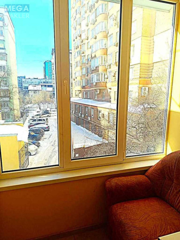 Продаж 3 кімнатної квартири (60/40/7), 2 пов. 9 пов. будинку, <a class="location-link" href="/kiev/" title="Недвижимость Київ">Київ</a>, <a class="location-link" href="/kiev/pecherskij/" title="Недвижимость Печерський район">Печерський р-н</a>, Евгения Коновальца ул., 15/1 (изображение 6)