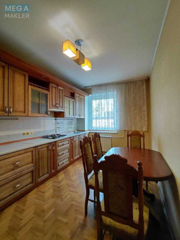 Продаж дома, 3&nbsp;поверху, 467&nbsp;кв.м, 9&nbsp;кімнат, ділянка 6&nbsp;соток, <a class="location-link" href="/lutsk/" title="Недвижимость Луцьк">Луцьк</a>, Офіцерська, 23а (изображение 6)