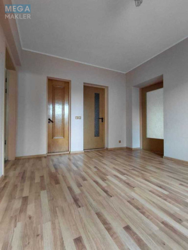 Продаж дома, 3&nbsp;поверху, 467&nbsp;кв.м, 9&nbsp;кімнат, ділянка 6&nbsp;соток, <a class="location-link" href="/lutsk/" title="Недвижимость Луцьк">Луцьк</a>, Офіцерська, 23а (изображение 9)