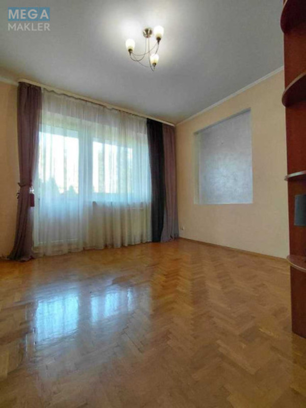 Продаж дома, 3&nbsp;поверху, 467&nbsp;кв.м, 9&nbsp;кімнат, ділянка 6&nbsp;соток, <a class="location-link" href="/lutsk/" title="Недвижимость Луцьк">Луцьк</a>, Офіцерська, 23а (изображение 10)