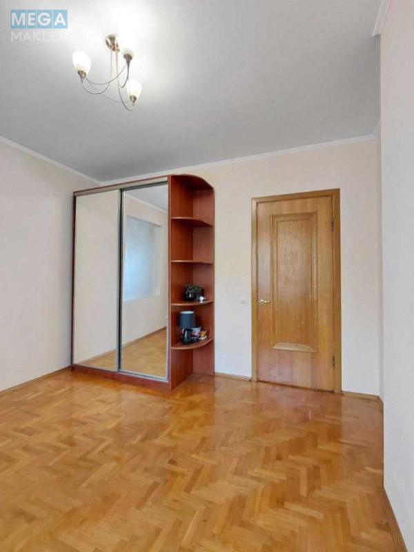 Продаж дома, 3&nbsp;поверху, 467&nbsp;кв.м, 9&nbsp;кімнат, ділянка 6&nbsp;соток, <a class="location-link" href="/lutsk/" title="Недвижимость Луцьк">Луцьк</a>, Офіцерська, 23а (изображение 11)