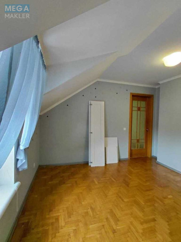 Продаж дома, 3&nbsp;поверху, 467&nbsp;кв.м, 9&nbsp;кімнат, ділянка 6&nbsp;соток, <a class="location-link" href="/lutsk/" title="Недвижимость Луцьк">Луцьк</a>, Офіцерська, 23а (изображение 21)