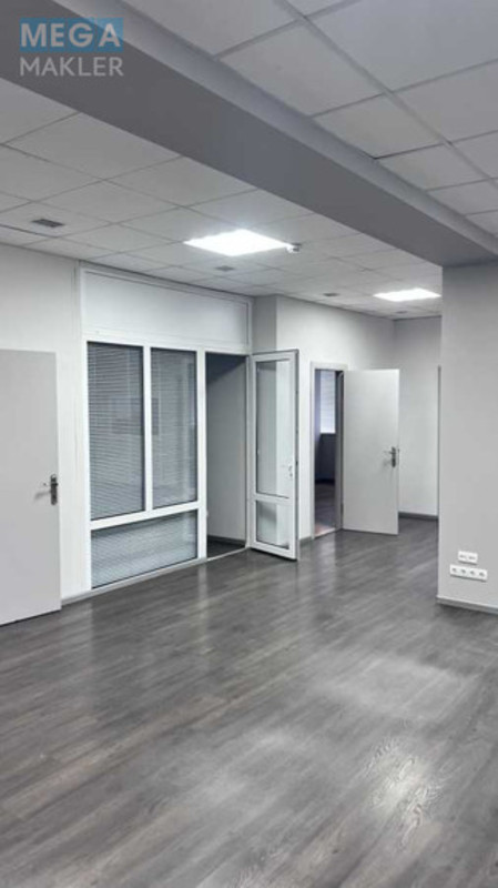 Оренда комерційної нерухомості, 228&nbsp;кв.м, под офис, <a class="location-link" href="/kiev/" title="Недвижимость Київ">Київ</a>, <a class="location-link" href="/kiev/dneprovskij/" title="Недвижимость Дніпровський район">Дніпровський р-н</a>, Дарницкий бульв. (изображение 6)