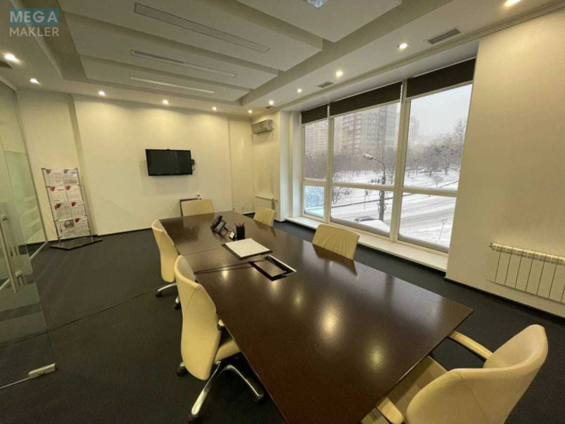 Оренда комерційної нерухомості, 1&nbsp;543&nbsp;кв.м, под офис, <a class="location-link" href="/kiev/" title="Недвижимость Київ">Київ</a>, <a class="location-link" href="/kiev/pecherskij/" title="Недвижимость Печерський район">Печерський р-н</a>, Добровольческих батальонов ул., 1 (изображение 3)