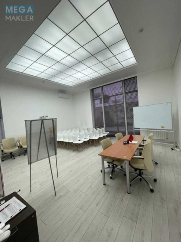 Оренда комерційної нерухомості, 1&nbsp;543&nbsp;кв.м, под офис, <a class="location-link" href="/kiev/" title="Недвижимость Київ">Київ</a>, <a class="location-link" href="/kiev/pecherskij/" title="Недвижимость Печерський район">Печерський р-н</a>, Добровольческих батальонов ул., 1 (изображение 9)