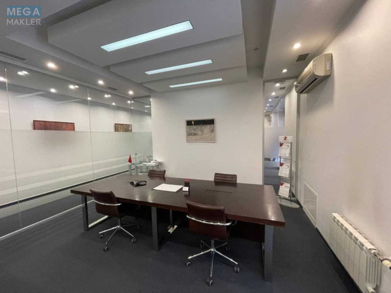 Оренда комерційної нерухомості, 1&nbsp;543&nbsp;кв.м, под офис, <a class="location-link" href="/kiev/" title="Недвижимость Київ">Київ</a>, <a class="location-link" href="/kiev/pecherskij/" title="Недвижимость Печерський район">Печерський р-н</a>, Добровольческих батальонов ул., 1 (изображение 12)