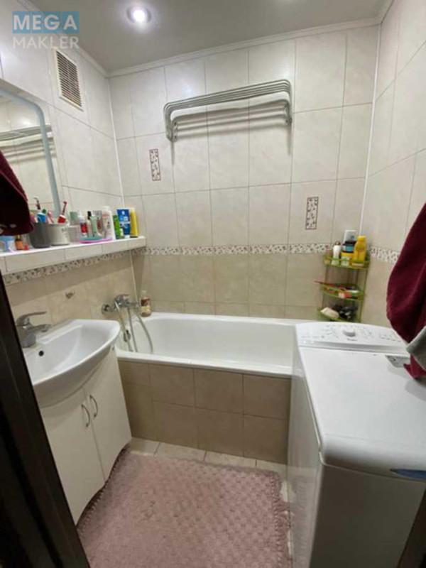 Оренда 3 кімнатної квартири, <a class="location-link" href="/kiev/" title="Недвижимость Київ">Київ</a>, <a class="location-link" href="/kiev/darnickij/" title="Недвижимость Дарницький район">Дарницький р-н</a>, Ревуцького вул., 8 (изображение 6)