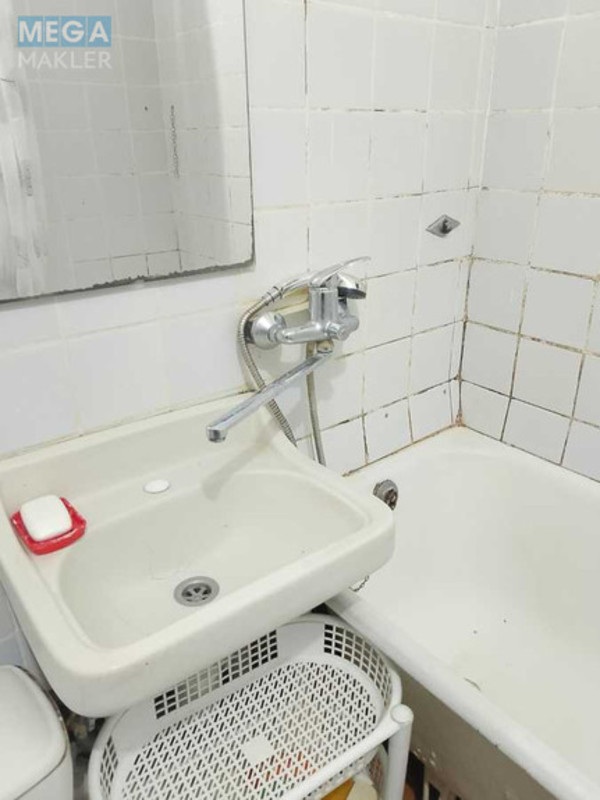 Оренда кімнати (підселення), <a class="location-link" href="/kiev/" title="Недвижимость Київ">Київ</a>, <a class="location-link" href="/kiev/dneprovskij/" title="Недвижимость Дніпровський район">Дніпровський р-н</a>, Верховної Ради бульв., 14 (изображение 5)