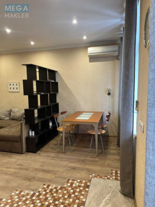 Оренда 3 кімнатної квартири, <a class="location-link" href="/kiev/" title="Недвижимость Київ">Київ</a>, <a class="location-link" href="/kiev/solomenskij/" title="Недвижимость Солом'янський район">Солом'янський р-н</a>, Искровская ул., 22 (изображение 2)