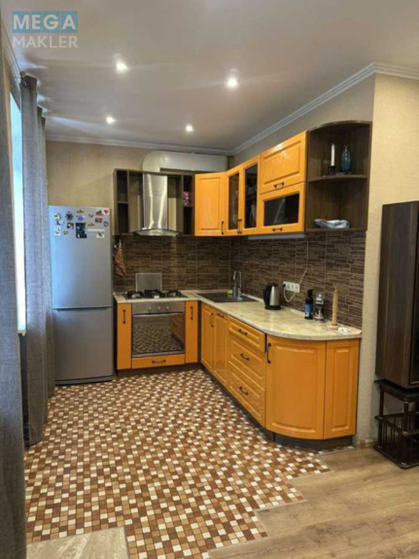 Оренда 3 кімнатної квартири, <a class="location-link" href="/kiev/" title="Недвижимость Київ">Київ</a>, <a class="location-link" href="/kiev/solomenskij/" title="Недвижимость Солом'янський район">Солом'янський р-н</a>, Искровская ул., 22 (изображение 6)