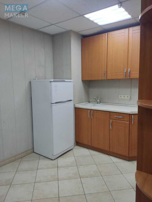 Оренда комерційної нерухомості, 183&nbsp;кв.м, под офис, <a class="location-link" href="/kiev/" title="Недвижимость Київ">Київ</a>, <a class="location-link" href="/kiev/svyatoshinskij/" title="Недвижимость Святошинський район">Святошинський р-н</a>, Академика Палладина просп., 18 (изображение 8)