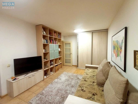 Продаж 2 кімнатної квартири (46/29/7), 1 пов. 5 пов. будинку, <a class="location-link" href="/kiev/" title="Недвижимость Київ">Київ</a>, <a class="location-link" href="/kiev/solomenskij/" title="Недвижимость Солом'янський район">Солом'янський р-н</a>, Академика Стражеско ул., 9 (изображение 2)