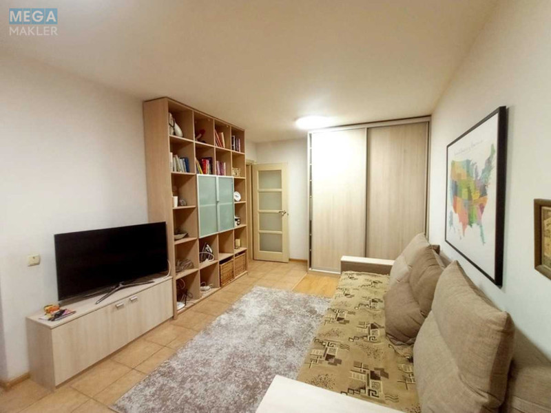 Продаж 2 кімнатної квартири (46/29/7), 1 пов. 5 пов. будинку, <a class="location-link" href="/kiev/" title="Недвижимость Київ">Київ</a>, <a class="location-link" href="/kiev/solomenskij/" title="Недвижимость Солом'янський район">Солом'янський р-н</a>, Академика Стражеско ул., 9 (изображение 2)