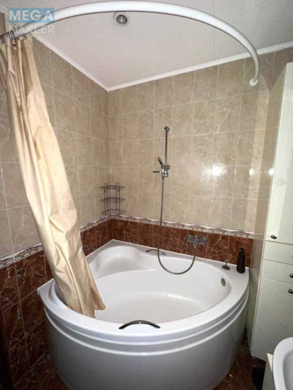 Оренда 3 кімнатної квартири, <a class="location-link" href="/kiev/" title="Недвижимость Київ">Київ</a>, <a class="location-link" href="/kiev/darnickij/" title="Недвижимость Дарницький район">Дарницький р-н</a>, Николая Бажана просп., 16 (изображение 14)