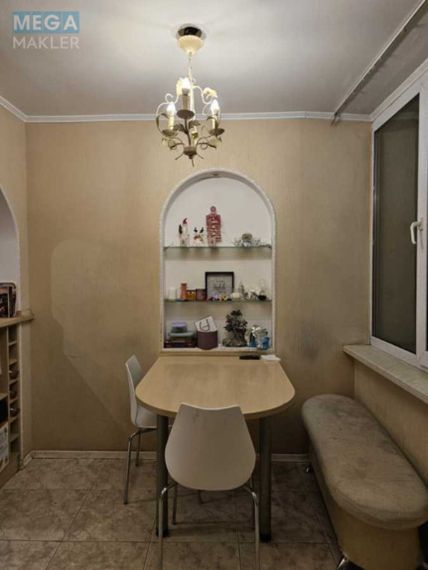 Продаж 5 кімнатної квартири (120/60/14), 14 пов. 14 пов. будинку, <a class="location-link" href="/kiev/" title="Недвижимость Київ">Київ</a>, <a class="location-link" href="/kiev/goloseevskij/" title="Недвижимость Голосіївський район">Голосіївський р-н</a>, Антоновича вул., 122 (изображение 8)