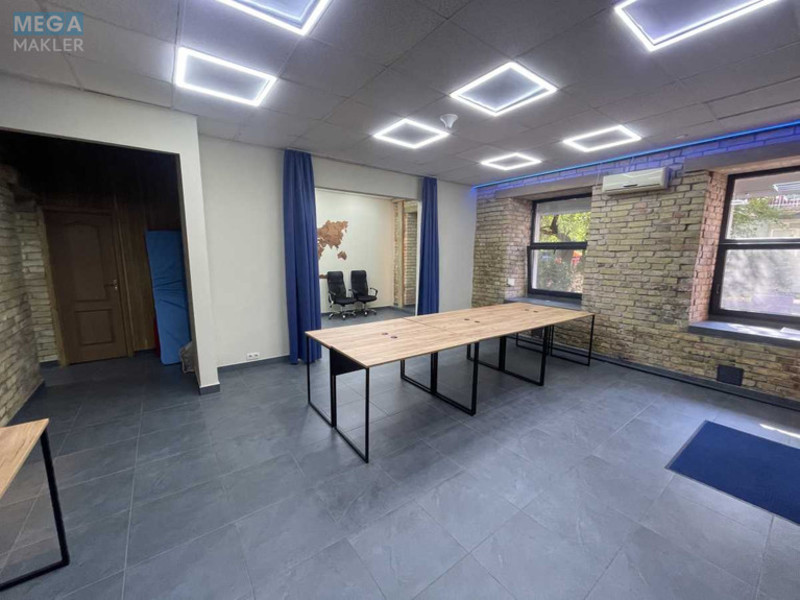 Оренда комерційної нерухомості, 110&nbsp;кв.м, под офис, <a class="location-link" href="/kiev/" title="Недвижимость Київ">Київ</a>, <a class="location-link" href="/kiev/pecherskij/" title="Недвижимость Печерський район">Печерський р-н</a>, Саксаганского ул., 43 (изображение 2)