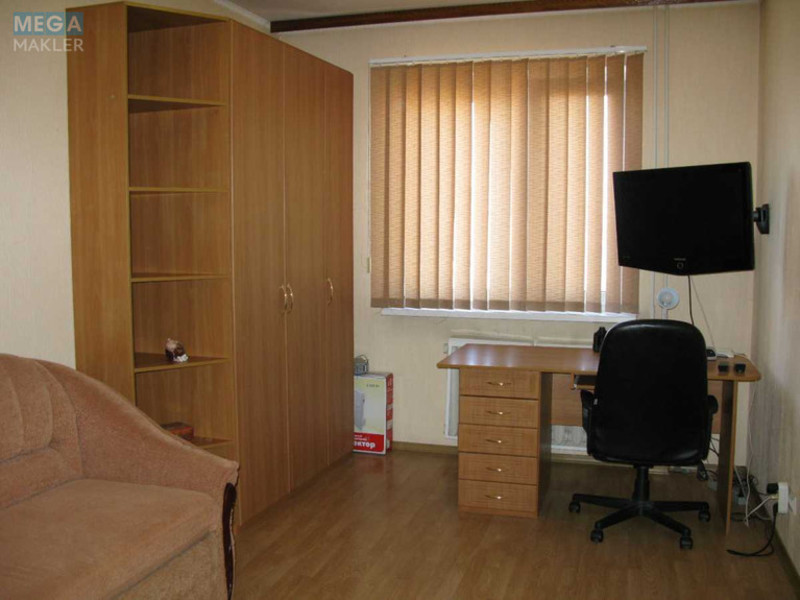 Оренда 2 кімнатної квартири, <a class="location-link" href="/kiev/" title="Недвижимость Київ">Київ</a>, <a class="location-link" href="/kiev/goloseevskij/" title="Недвижимость Голосіївський район">Голосіївський р-н</a>, Саперно-Слободская ул. (изображение 9)