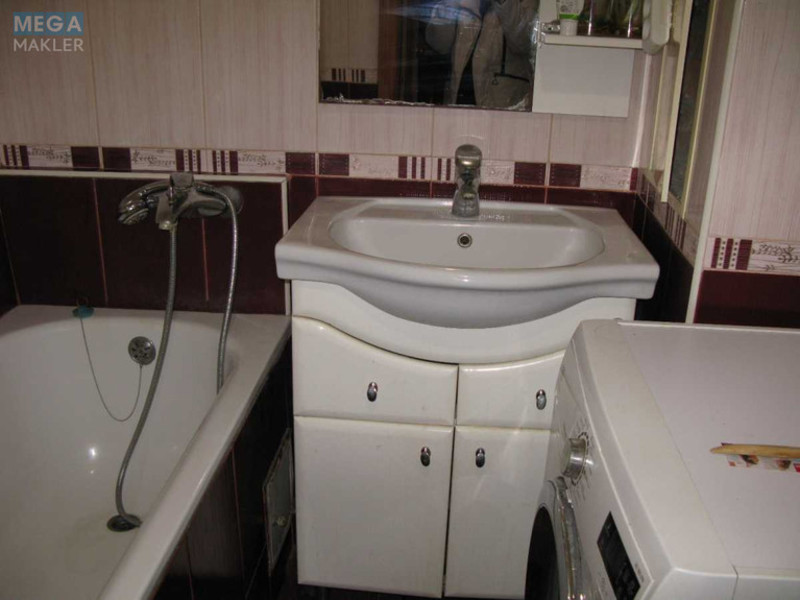 Оренда 2 кімнатної квартири, <a class="location-link" href="/kiev/" title="Недвижимость Київ">Київ</a>, <a class="location-link" href="/kiev/goloseevskij/" title="Недвижимость Голосіївський район">Голосіївський р-н</a>, Саперно-Слободская ул. (изображение 12)