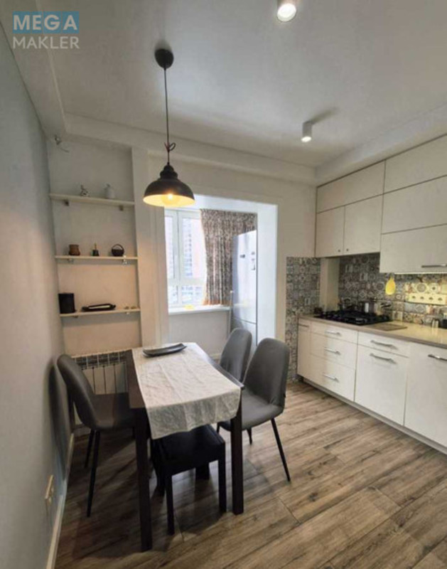 Оренда 2 кімнатної квартири, <a class="location-link" href="/kiev/" title="Недвижимость Київ">Київ</a>, <a class="location-link" href="/kiev/pecherskij/" title="Недвижимость Печерський район">Печерський р-н</a>, Евгения Коновальца ул., 35 (изображение 8)