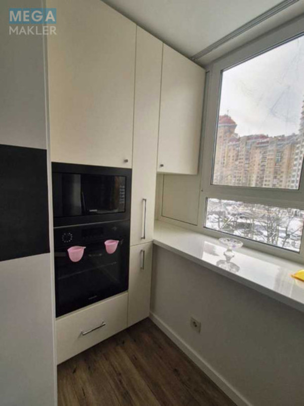 Оренда 2 кімнатної квартири, <a class="location-link" href="/kiev/" title="Недвижимость Київ">Київ</a>, <a class="location-link" href="/kiev/pecherskij/" title="Недвижимость Печерський район">Печерський р-н</a>, Евгения Коновальца ул., 35 (изображение 9)