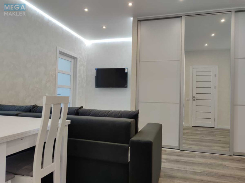 Продаж 1 кімнатної квартири (40/12/22), 23 пов. 26 пов. будинку, <a class="location-link" href="/kiev/" title="Недвижимость Київ">Київ</a>, <a class="location-link" href="/kiev/solomenskij/" title="Недвижимость Солом'янський район">Солом'янський р-н</a>, Кадетський Гай вул., 8 (изображение 5)