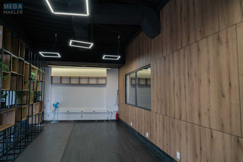 Оренда комерційної нерухомості, 530&nbsp;кв.м, под офис, <a class="location-link" href="/uzhgorod/" title="Недвижимость Ужгород">Ужгород</a>, Івана Чендея, 5 (изображение 8)