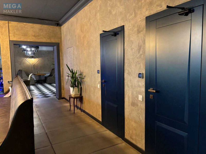 Оренда комерційної нерухомості, 184&nbsp;кв.м, <a class="location-link" href="/kiev/" title="Недвижимость Київ">Київ</a>, <a class="location-link" href="/kiev/solomenskij/" title="Недвижимость Солом'янський район">Солом'янський р-н</a>, Ушинского ул. (изображение 3)