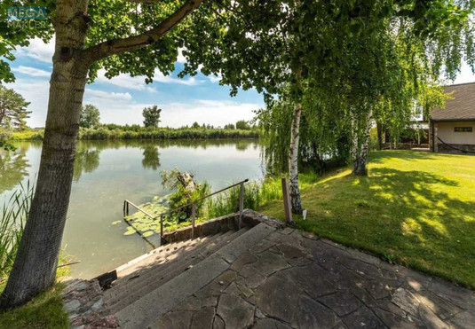 Продаж дома, 2&nbsp;поверху, 265&nbsp;кв.м, 5&nbsp;кімнат, ділянка 40&nbsp;соток, <a class="location-link" href="/kiev/" title="Недвижимость Київ">Київ</a>, <a class="location-link" href="/kiev/darnickij/" title="Недвижимость Дарницький район">Дарницький р-н</a>, Центральна вул. (изображение 6)