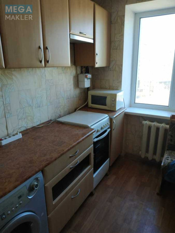 Оренда 4 кімнатні квартири, <a class="location-link" href="/odessa/" title="Недвижимость Одеса">Одеса</a>, <a class="location-link" href="/odessa/malinovskij/" title="Недвижимость Малиновський район">Малиновський р-н</a>, Малиновского, 16 (изображение 4)