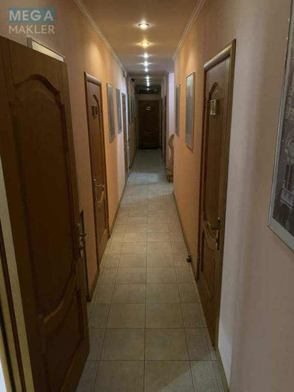 Оренда комерційної нерухомості, 300&nbsp;кв.м, под офис, <a class="location-link" href="/kiev/" title="Недвижимость Київ">Київ</a>, <a class="location-link" href="/kiev/svyatoshinskij/" title="Недвижимость Святошинський район">Святошинський р-н</a>, Рубежівський пров., 20 (изображение 2)