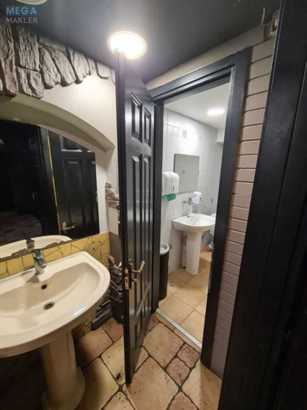 Оренда комерційної нерухомості, 550&nbsp;кв.м, <a class="location-link" href="/kiev/" title="Недвижимость Київ">Київ</a>, <a class="location-link" href="/kiev/dneprovskij/" title="Недвижимость Дніпровський район">Дніпровський р-н</a>, Павла Тычины просп., 7 (изображение 10)