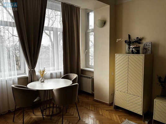 Оренда 2 кімнатної квартири, <a class="location-link" href="/kiev/" title="Недвижимость Київ">Київ</a>, <a class="location-link" href="/kiev/pecherskij/" title="Недвижимость Печерський район">Печерський р-н</a>, Кропивницкого ул., 18 (изображение 3)