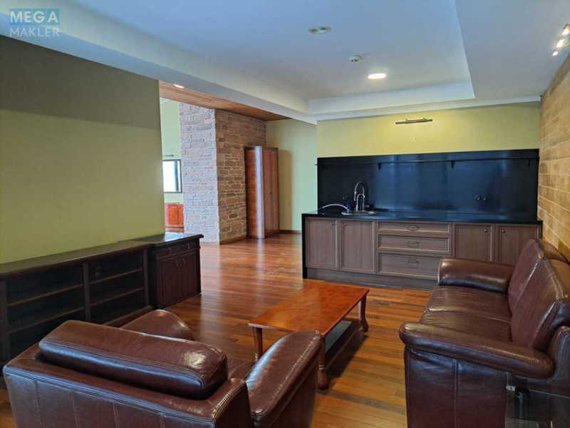 Оренда комерційної нерухомості, 900&nbsp;кв.м, под офис, <a class="location-link" href="/kiev/" title="Недвижимость Київ">Київ</a>, <a class="location-link" href="/kiev/pecherskij/" title="Недвижимость Печерський район">Печерський р-н</a>, Лейпцизька вул., 3А (изображение 4)