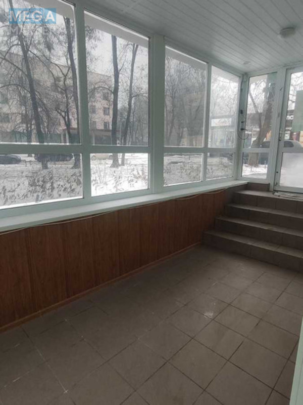 Оренда комерційної нерухомості, 50&nbsp;кв.м, под офис, <a class="location-link" href="/kiev/" title="Недвижимость Київ">Київ</a>, <a class="location-link" href="/kiev/solomenskij/" title="Недвижимость Солом'янський район">Солом'янський р-н</a>, Чоколовский бульв., 10 (изображение 2)