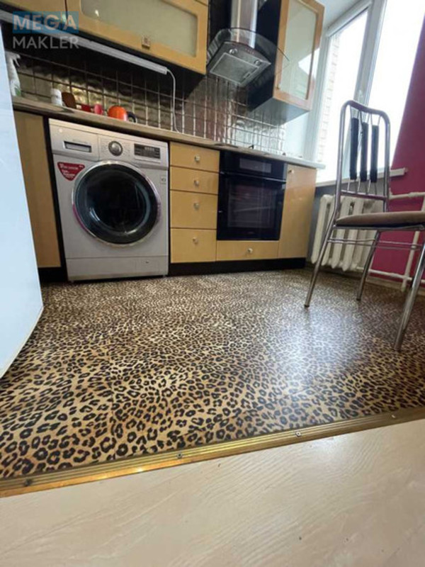 Продаж 2 кімнатної квартири (39/29/6), 5 пов. 5 пов. будинку, <a class="location-link" href="/kiev/" title="Недвижимость Київ">Київ</a>, <a class="location-link" href="/kiev/pecherskij/" title="Недвижимость Печерський район">Печерський р-н</a>, Генерала Алмазова вул., 9 (изображение 8)