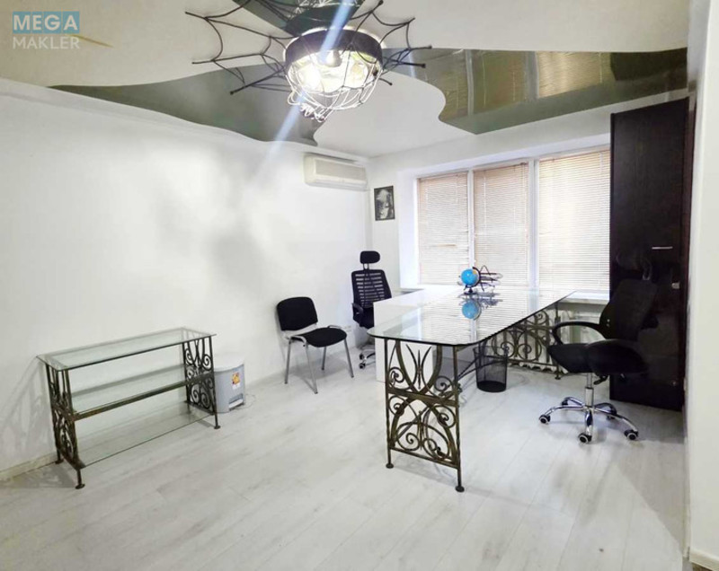 Оренда комерційної нерухомості, 30&nbsp;кв.м, под офис, <a class="location-link" href="/kiev/" title="Недвижимость Київ">Київ</a>, <a class="location-link" href="/kiev/pecherskij/" title="Недвижимость Печерський район">Печерський р-н</a>, Кловський узвіз, 12 (изображение 4)