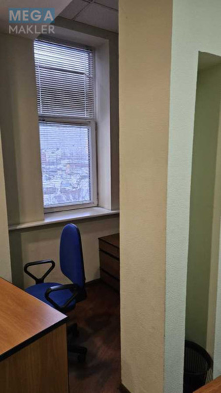 Оренда комерційної нерухомості, 15&nbsp;кв.м, под офис, <a class="location-link" href="/kiev/" title="Недвижимость Київ">Київ</a>, <a class="location-link" href="/kiev/darnickij/" title="Недвижимость Дарницький район">Дарницький р-н</a>, Михайла Гришка вул., 4 (изображение 2)