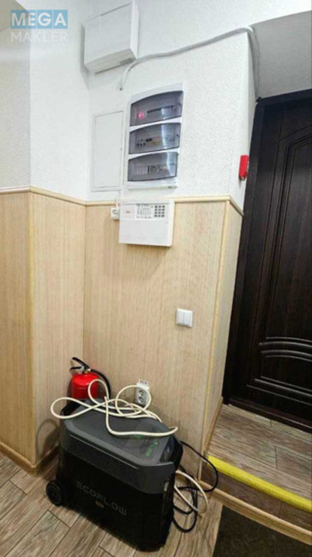 Оренда комерційної нерухомості, 162&nbsp;кв.м, под офис, <a class="location-link" href="/kiev/" title="Недвижимость Київ">Київ</a>, <a class="location-link" href="/kiev/pecherskij/" title="Недвижимость Печерський район">Печерський р-н</a>, Щорса ул., 27 (изображение 7)