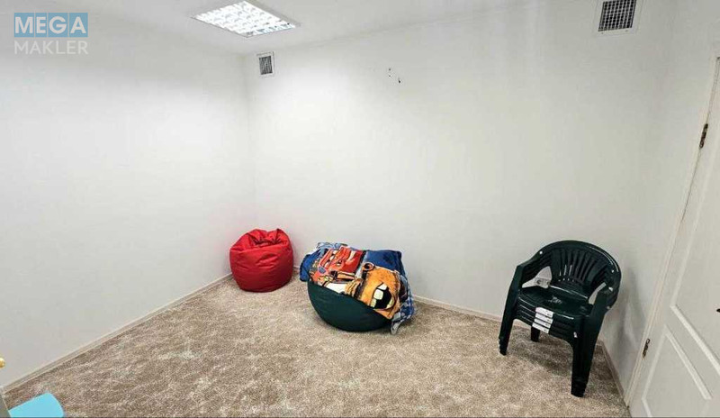 Оренда комерційної нерухомості, 162&nbsp;кв.м, под офис, <a class="location-link" href="/kiev/" title="Недвижимость Київ">Київ</a>, <a class="location-link" href="/kiev/pecherskij/" title="Недвижимость Печерський район">Печерський р-н</a>, Щорса ул., 27 (изображение 13)