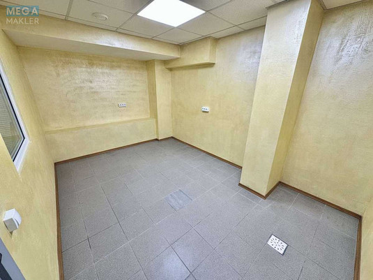 Оренда комерційної нерухомості, 12&nbsp;кв.м, под офис, <a class="location-link" href="/kiev/" title="Недвижимость Київ">Київ</a>, <a class="location-link" href="/kiev/goloseevskij/" title="Недвижимость Голосіївський район">Голосіївський р-н</a>, Саперно-Слобідська вул., 8 (изображение 2)