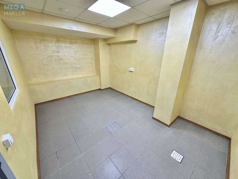 Оренда комерційної нерухомості, 12&nbsp;кв.м, под офис, <a class="location-link" href="/kiev/" title="Недвижимость Київ">Київ</a>, <a class="location-link" href="/kiev/goloseevskij/" title="Недвижимость Голосіївський район">Голосіївський р-н</a>, Саперно-Слобідська вул., 8 (изображение 2)