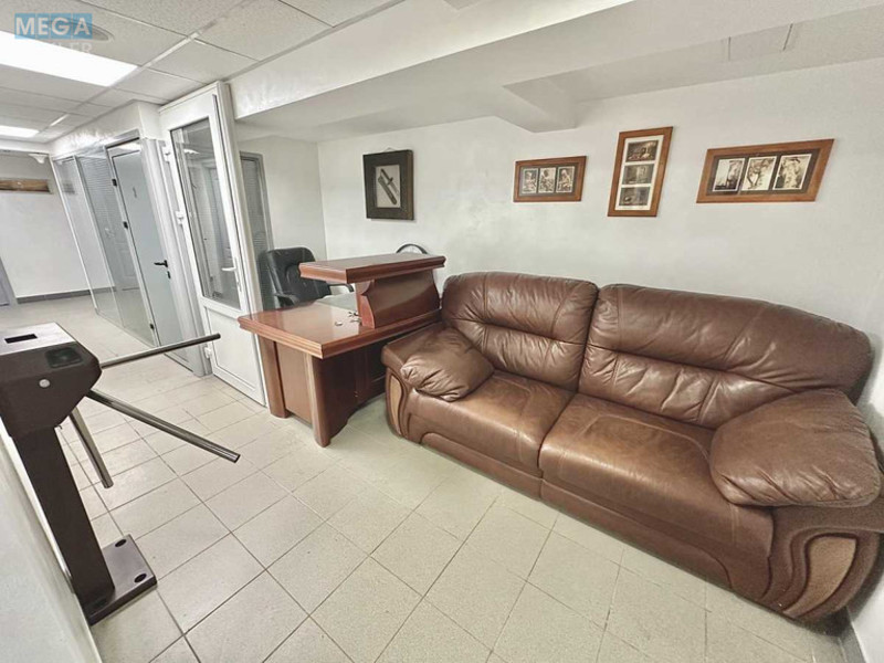 Оренда окремої будівлі/побудови, 28&nbsp;кв.м, <a class="location-link" href="/kiev/" title="Недвижимость Київ">Київ</a>, <a class="location-link" href="/kiev/goloseevskij/" title="Недвижимость Голосіївський район">Голосіївський р-н</a>, Саперно-Слобідська вул., 8 (изображение 5)