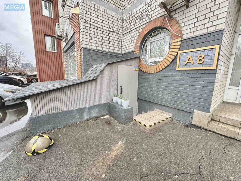 Оренда окремої будівлі/побудови, 28&nbsp;кв.м, <a class="location-link" href="/kiev/" title="Недвижимость Київ">Київ</a>, <a class="location-link" href="/kiev/goloseevskij/" title="Недвижимость Голосіївський район">Голосіївський р-н</a>, Саперно-Слобідська вул., 8 (изображение 8)