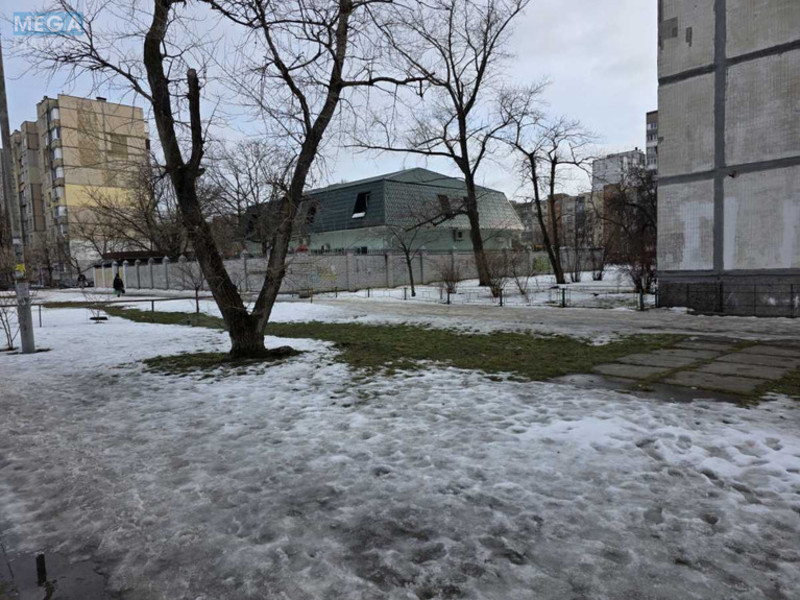 Продаж 3 кімнатної квартири (68/49/7), 1 пов. 9 пов. будинку, <a class="location-link" href="/kiev/" title="Недвижимость Київ">Київ</a>, <a class="location-link" href="/kiev/obolonskij/" title="Недвижимость Оболонський район">Оболонський р-н</a>, Озерная ул., 10 (изображение 2)