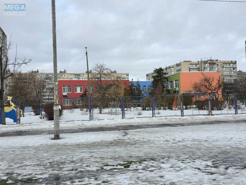 Продаж 3 кімнатної квартири (68/49/7), 1 пов. 9 пов. будинку, <a class="location-link" href="/kiev/" title="Недвижимость Київ">Київ</a>, <a class="location-link" href="/kiev/obolonskij/" title="Недвижимость Оболонський район">Оболонський р-н</a>, Озерная ул., 10 (изображение 3)