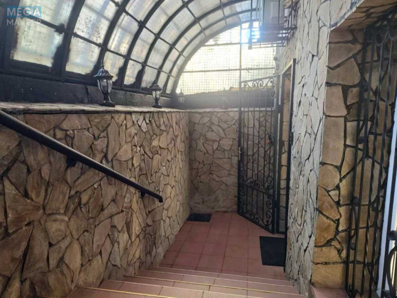 Оренда комерційної нерухомості, 46&nbsp;кв.м, <a class="location-link" href="/kiev/" title="Недвижимость Київ">Київ</a>, <a class="location-link" href="/kiev/pecherskij/" title="Недвижимость Печерський район">Печерський р-н</a>, Михайла Бойчука вул., 1А (изображение 15)