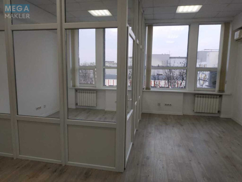 Оренда комерційної нерухомості, 35&nbsp;кв.м, под офис, <a class="location-link" href="/kiev/" title="Недвижимость Київ">Київ</a>, <a class="location-link" href="/kiev/dneprovskij/" title="Недвижимость Дніпровський район">Дніпровський р-н</a>, Евгения Сверстюка ул., 11Б (изображение 3)