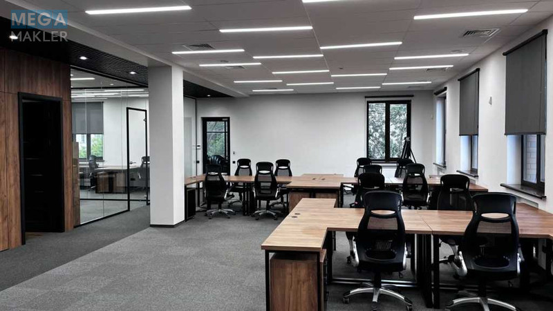 Оренда комерційної нерухомості, 226&nbsp;кв.м, под офис, <a class="location-link" href="/kiev/" title="Недвижимость Київ">Київ</a>, <a class="location-link" href="/kiev/solomenskij/" title="Недвижимость Солом'янський район">Солом'янський р-н</a>, Волынская ул., 67 (изображение 4)